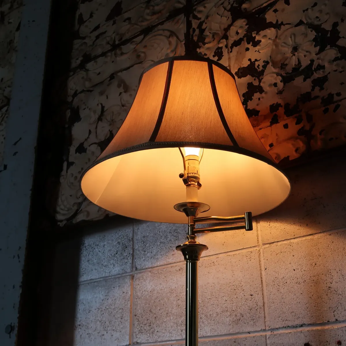 アンティーク ゴールドメタル フロアランプ