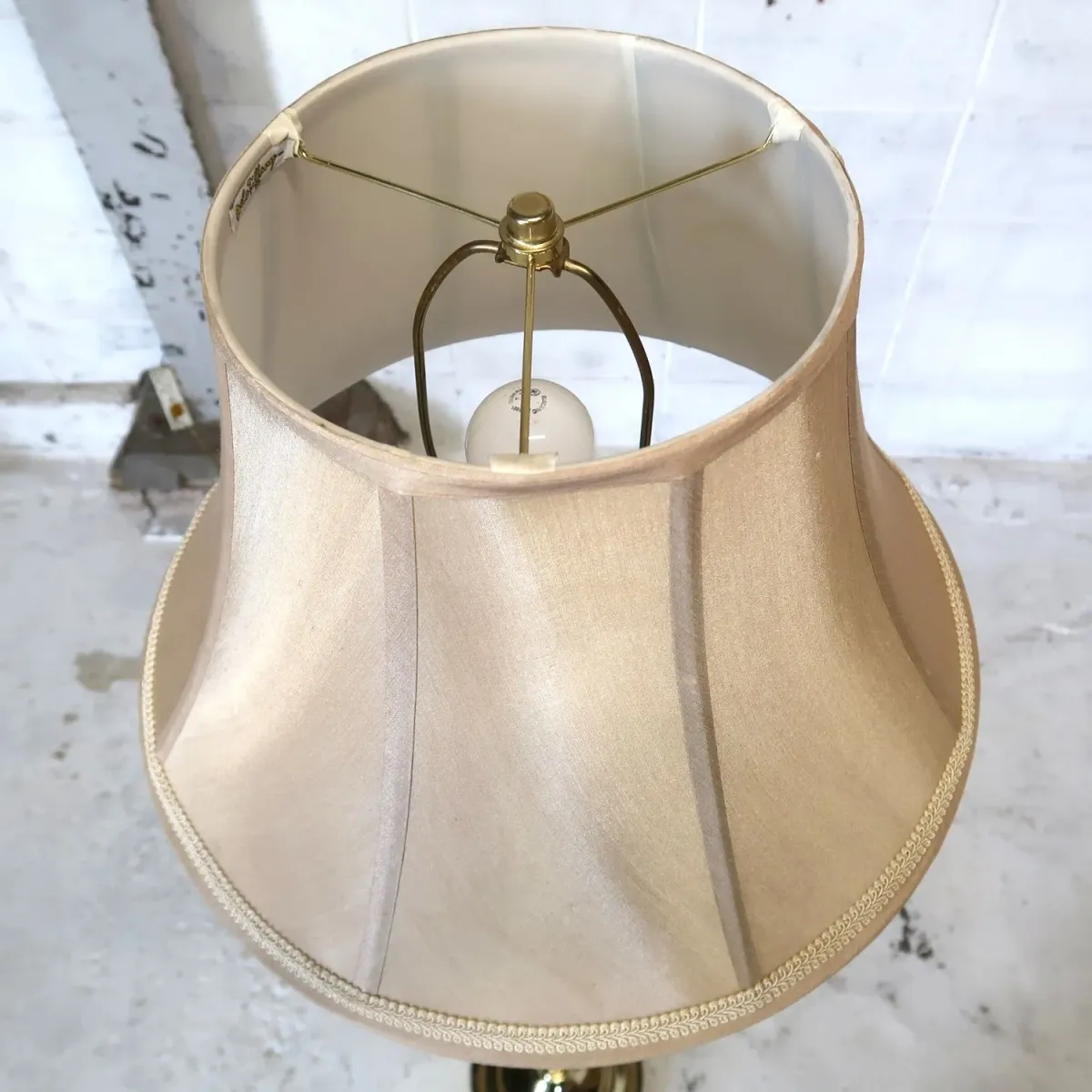 アンティーク ゴールドメタル フロアランプ