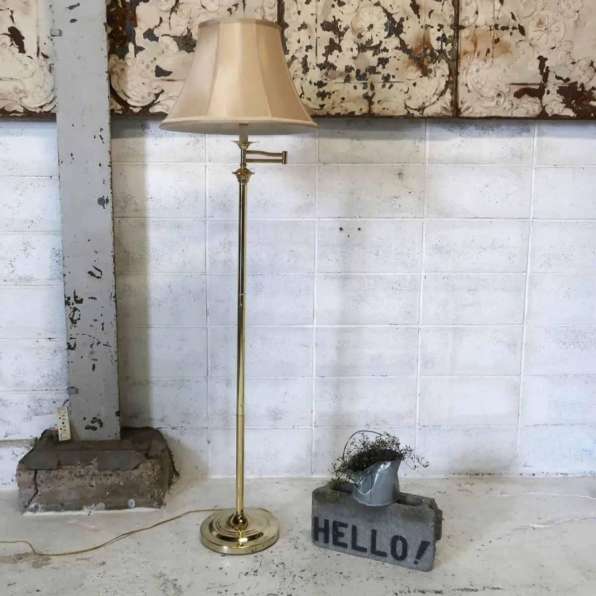 アンティーク ゴールドメタル フロアランプ