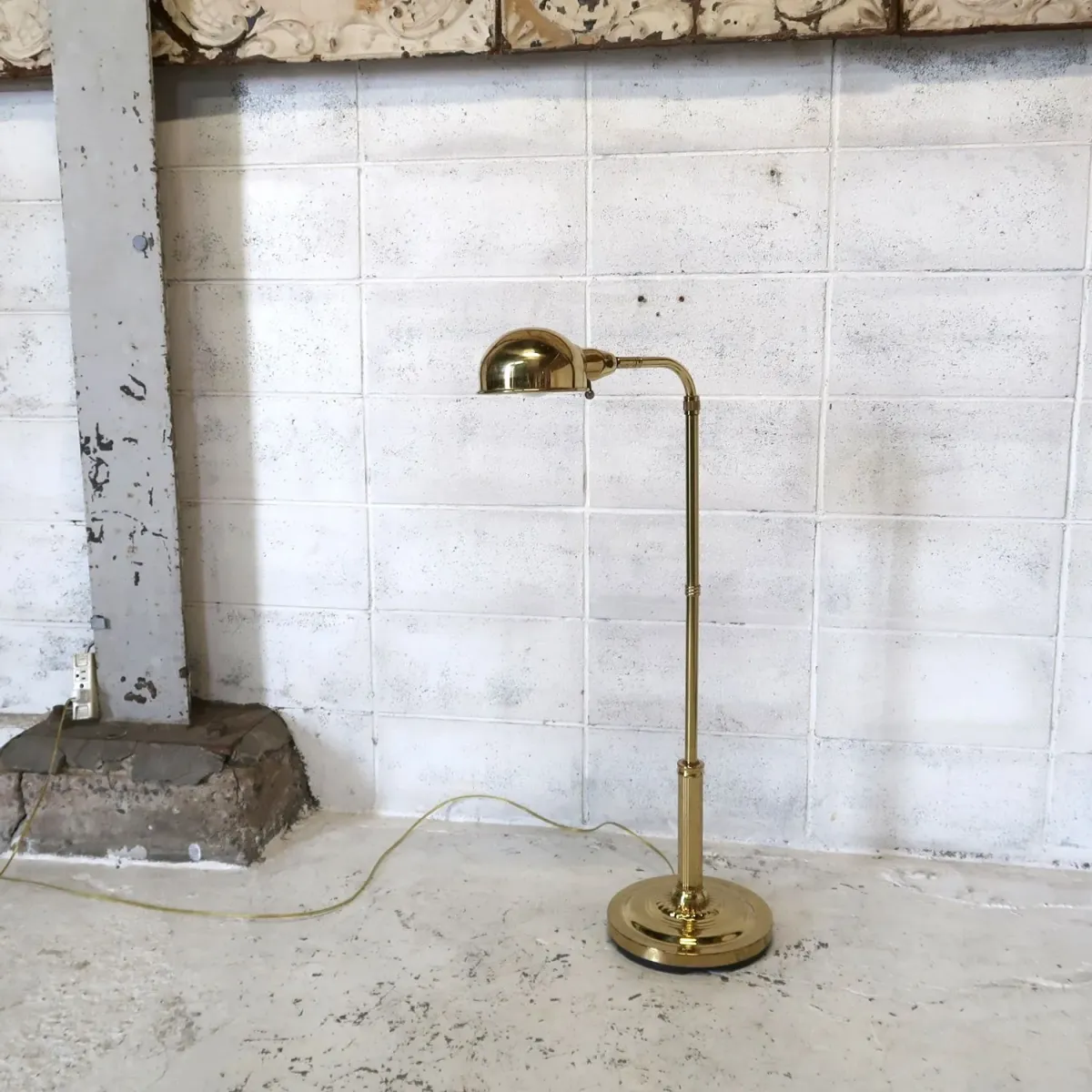 アンティーク ゴールドメタル フロアランプ