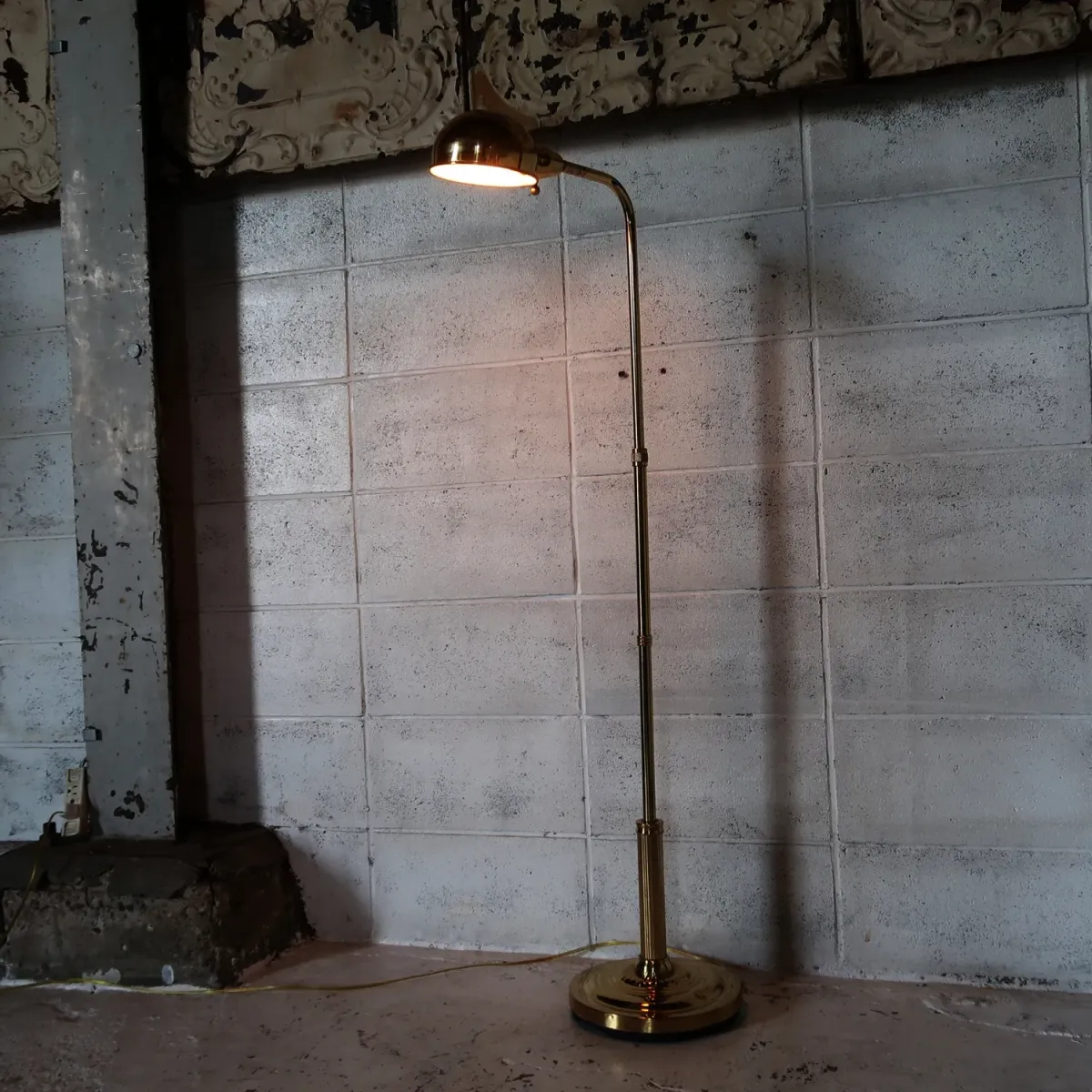アンティーク ゴールドメタル フロアランプ