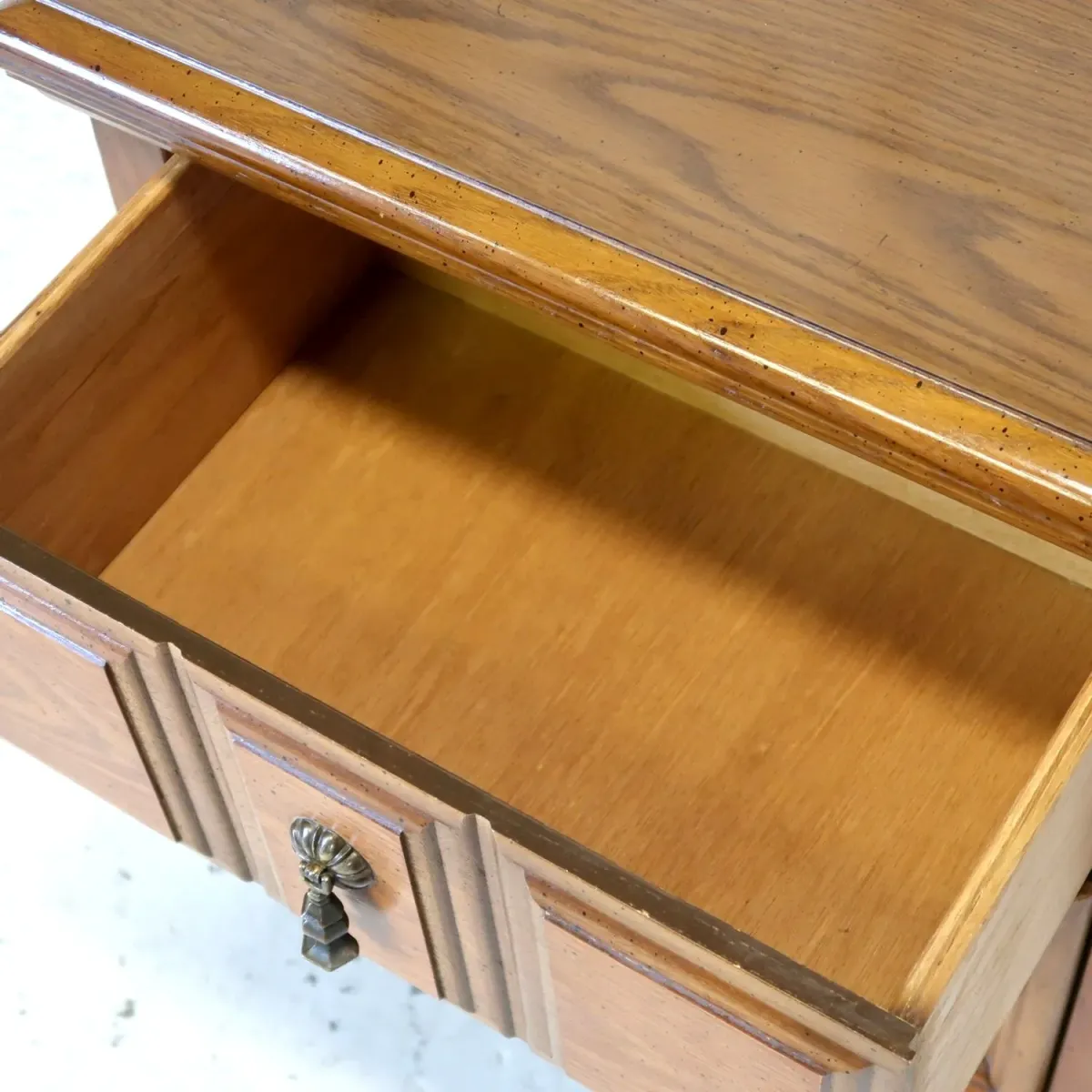 アンティーク ナイトスタンド