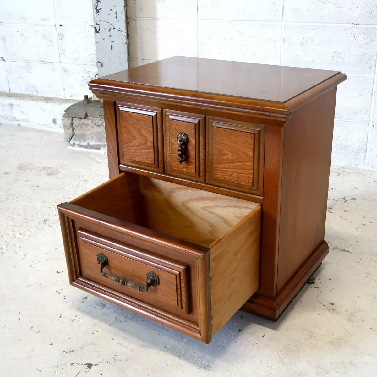 アンティーク ナイトスタンド