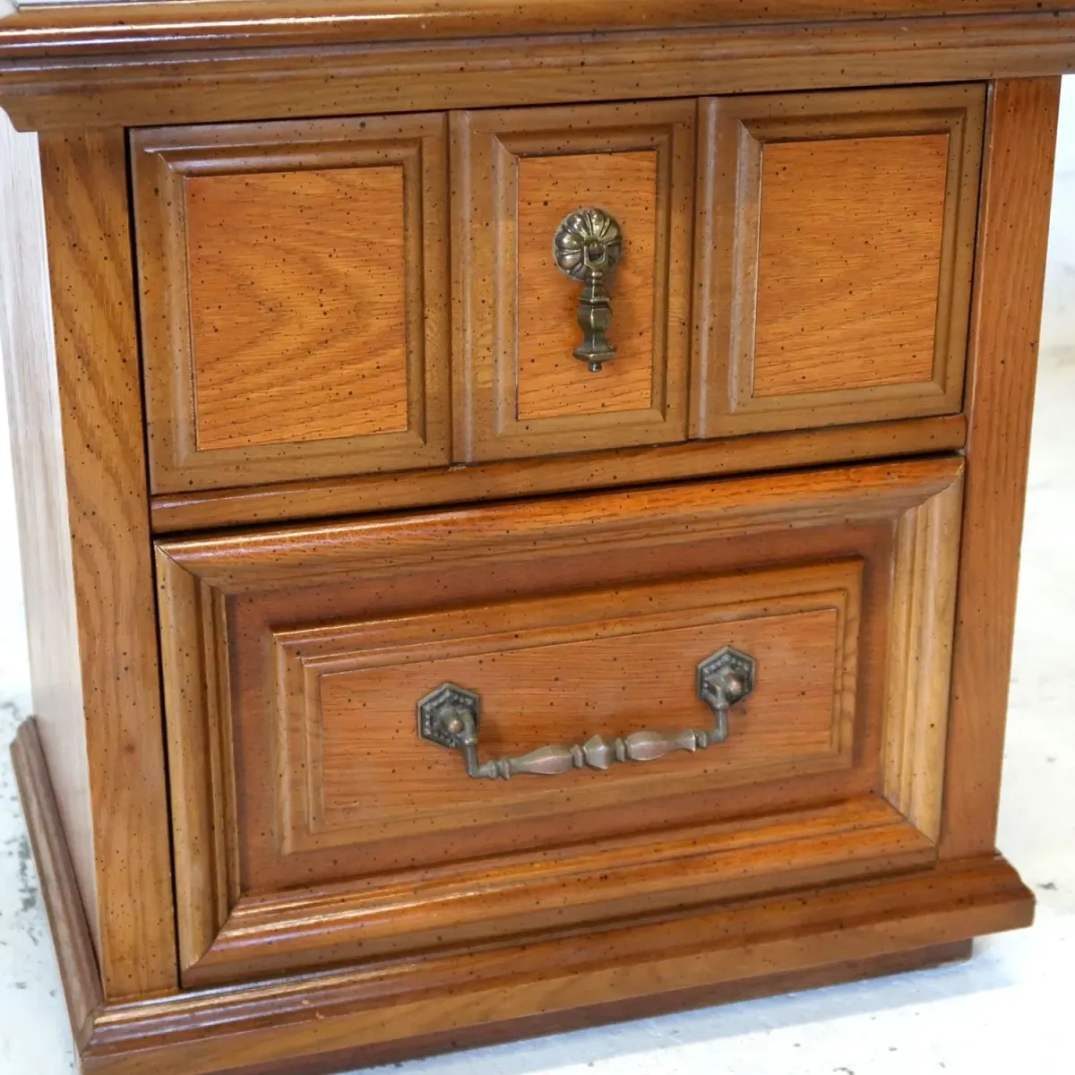 アンティーク ナイトスタンド