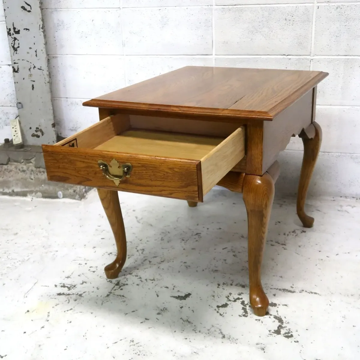 Broyhill アンティーク サイドテーブル