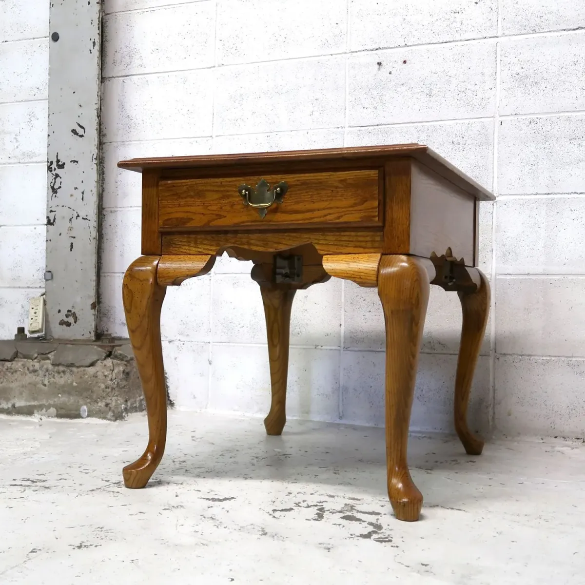 Broyhill アンティーク サイドテーブル