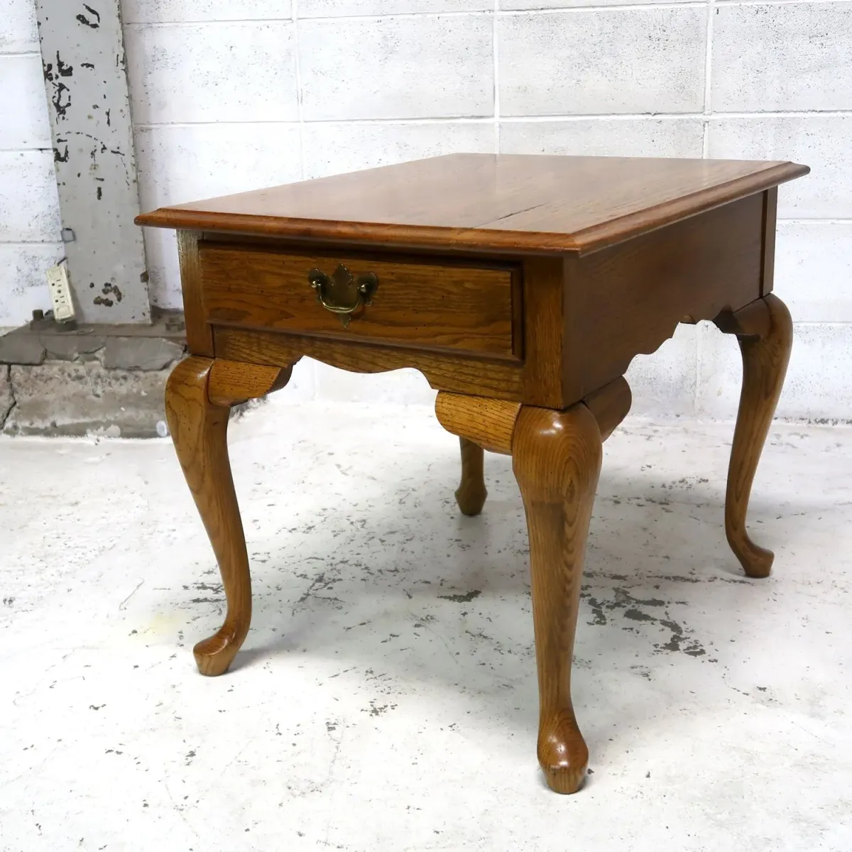 Broyhill アンティーク サイドテーブル