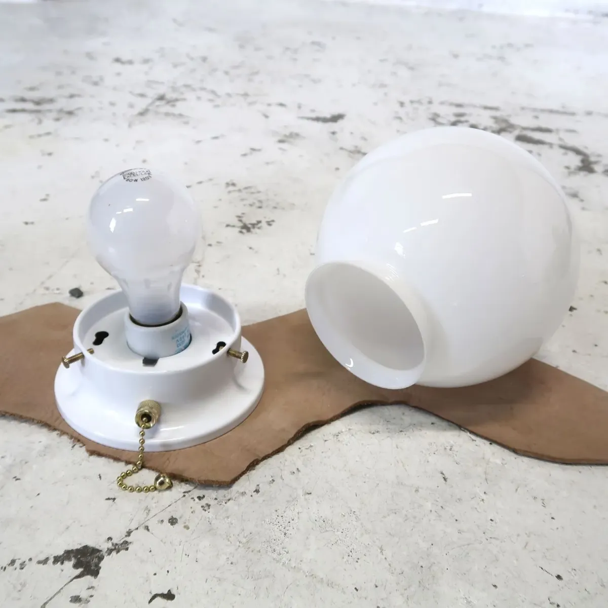 ミルクガラスシェード ブラケットランプ