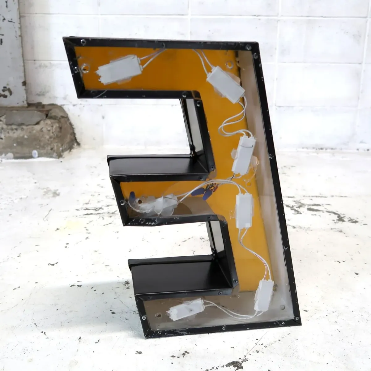 ビンテージ レターサイン E