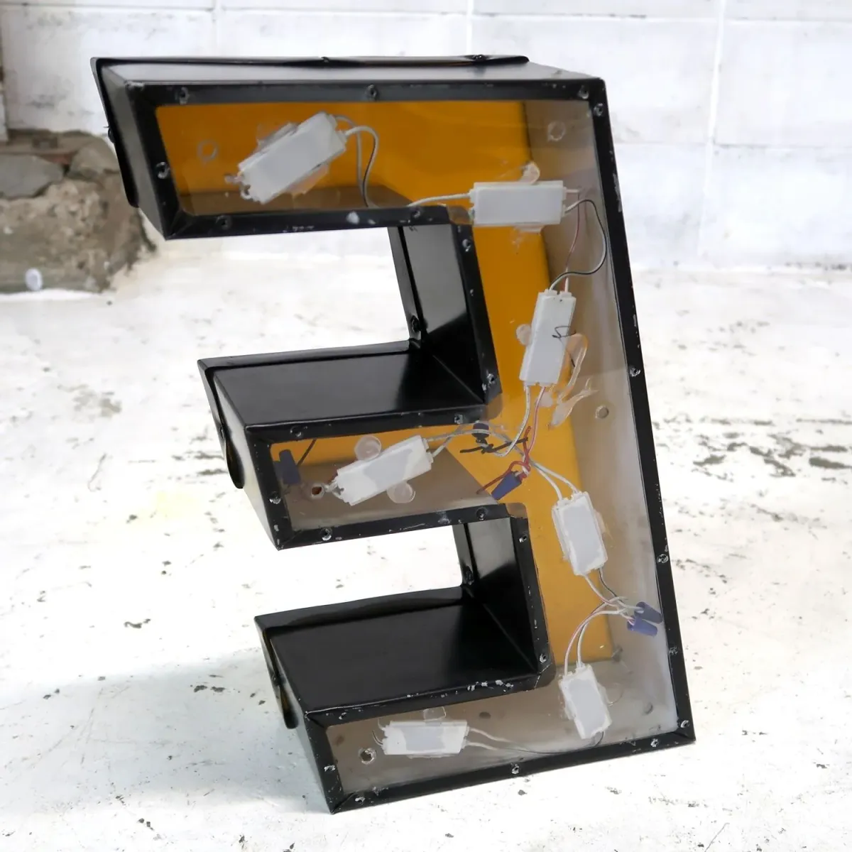 ビンテージ レターサイン E