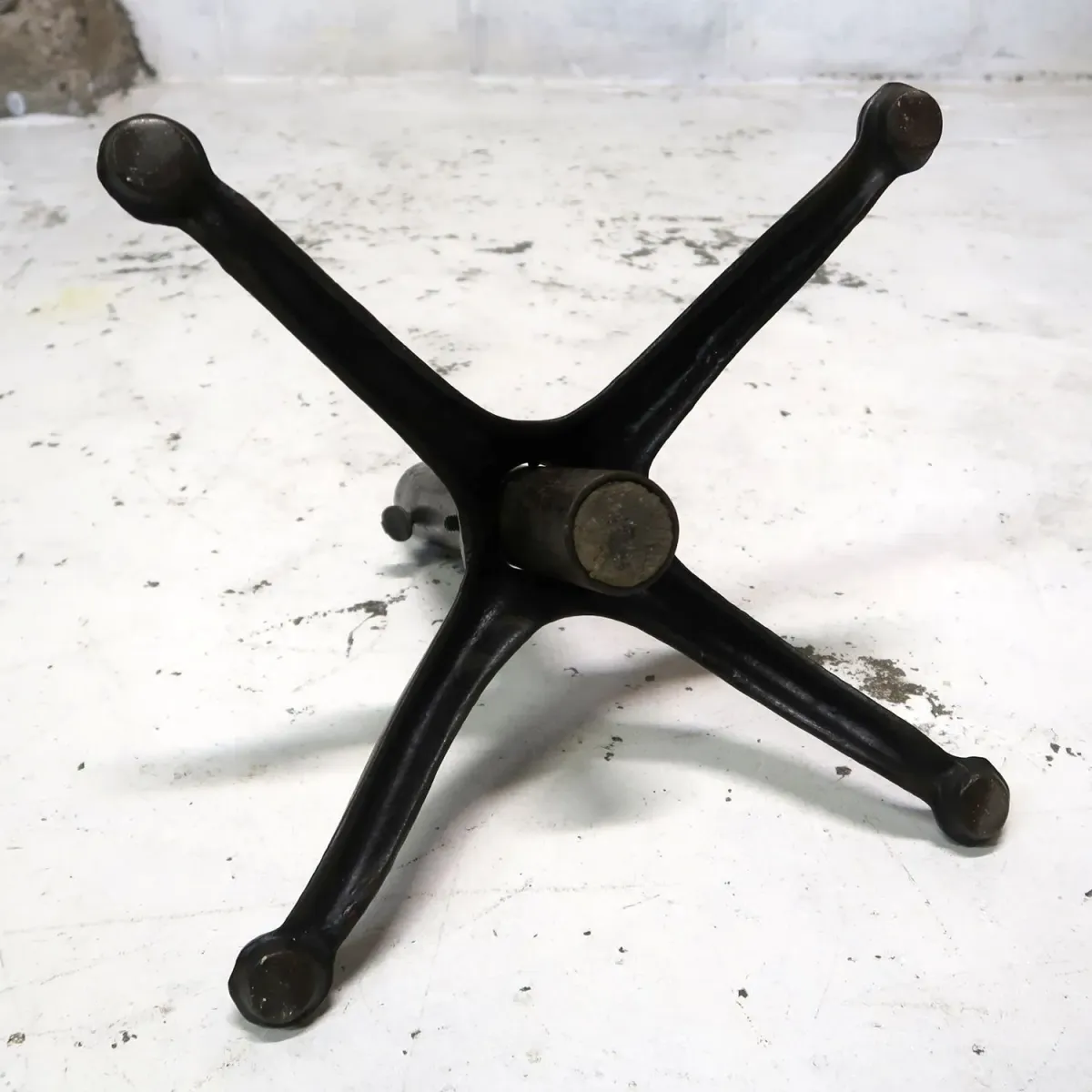 アンティーク アイアン フラッグポールスタンド