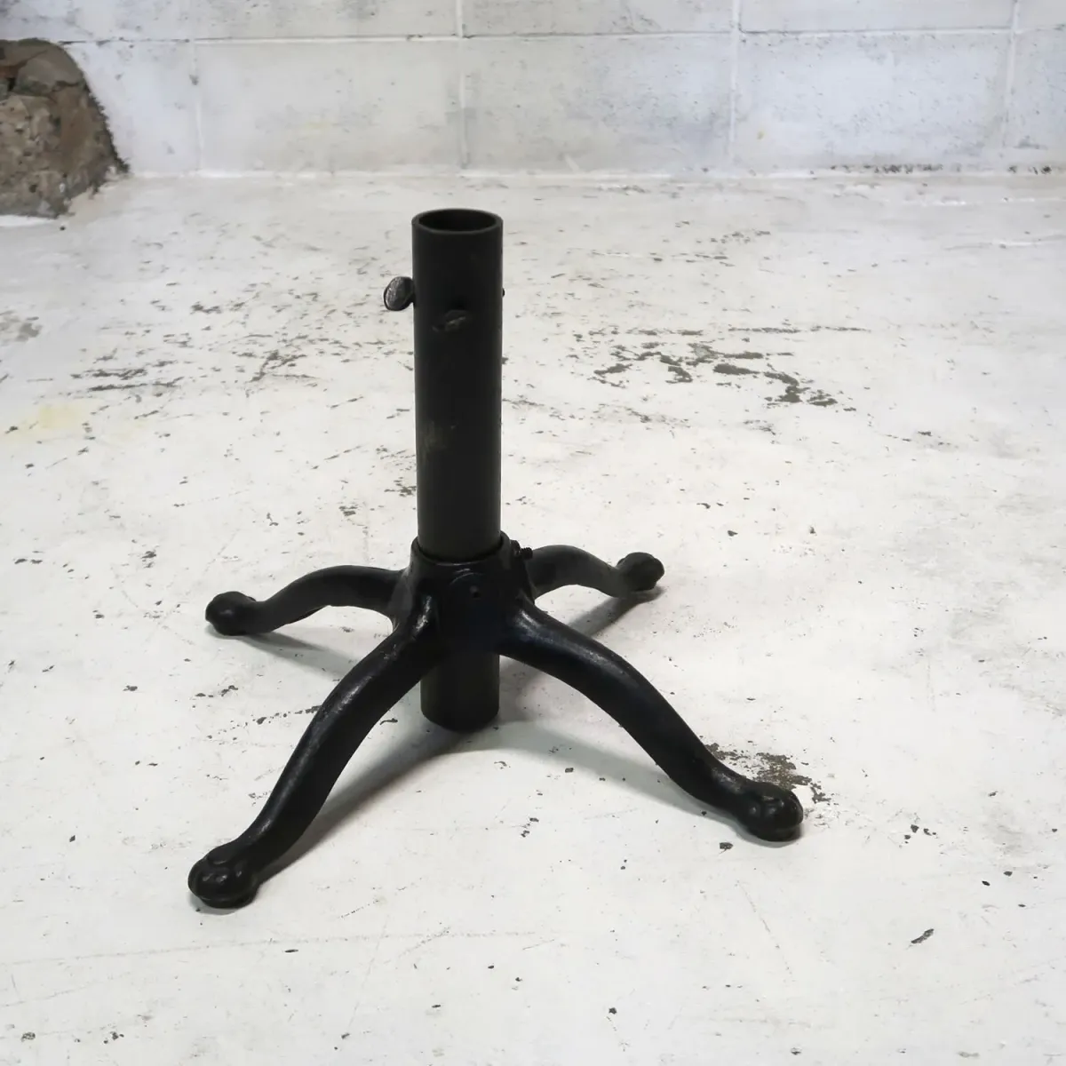 アンティーク アイアン フラッグポールスタンド