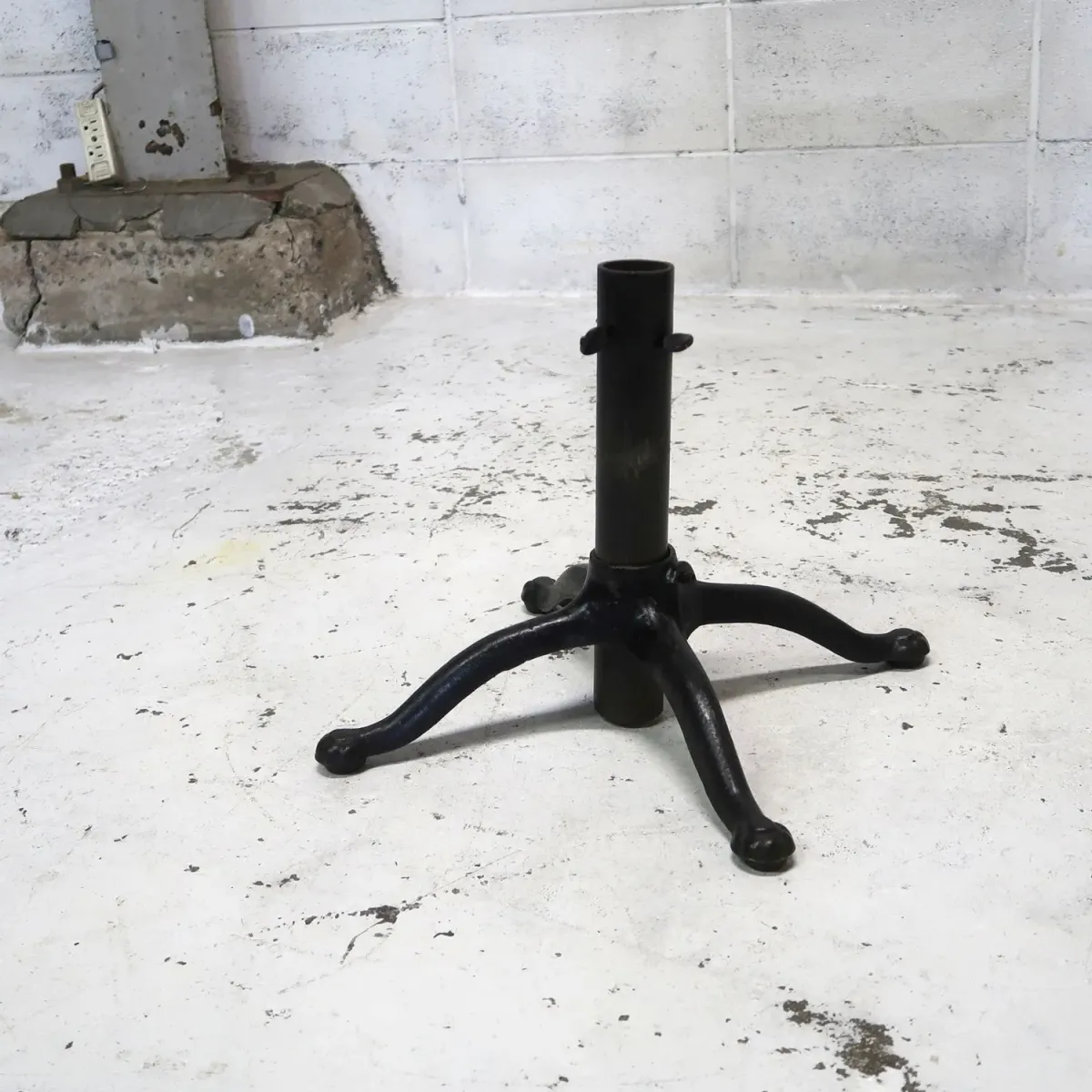 アンティーク アイアン フラッグポールスタンド