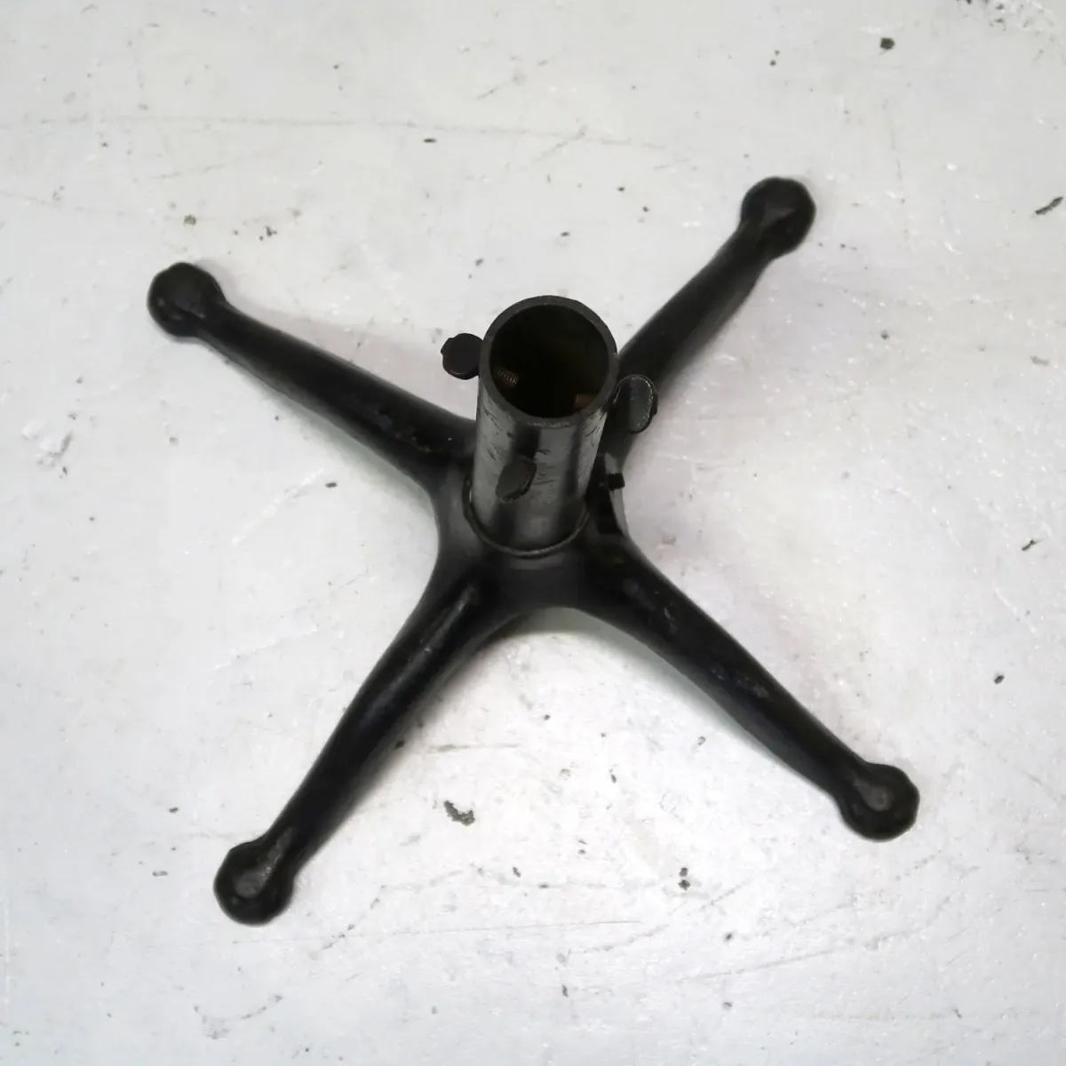 アンティーク アイアン フラッグポールスタンド