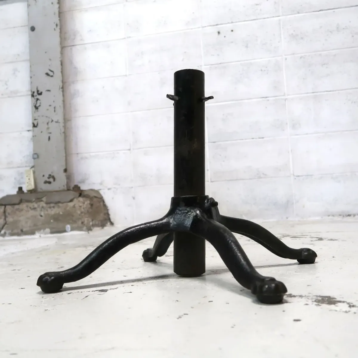 アンティーク アイアン フラッグポールスタンド