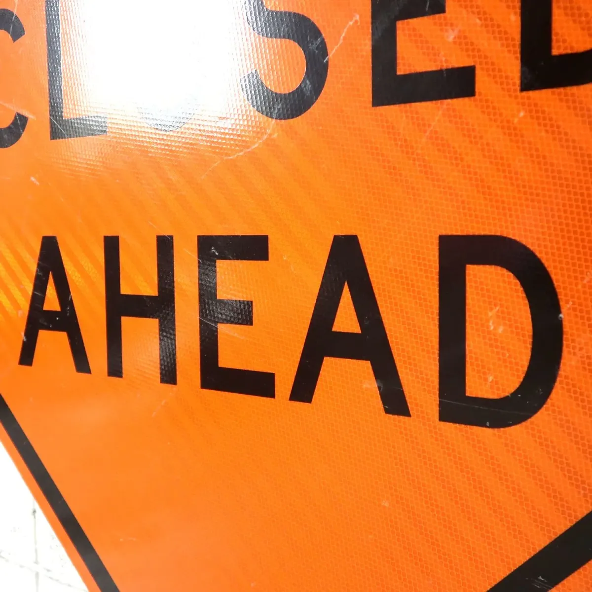 ROAD CLOSED AHEAD 大型ロードサイン