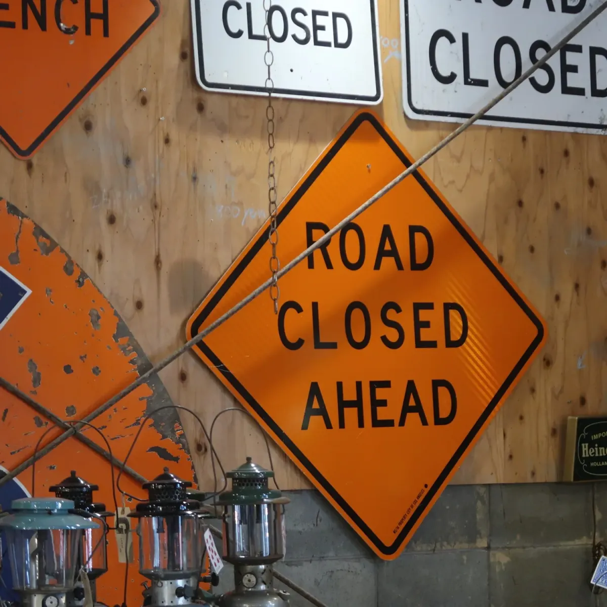 ROAD CLOSED AHEAD 大型ロードサイン