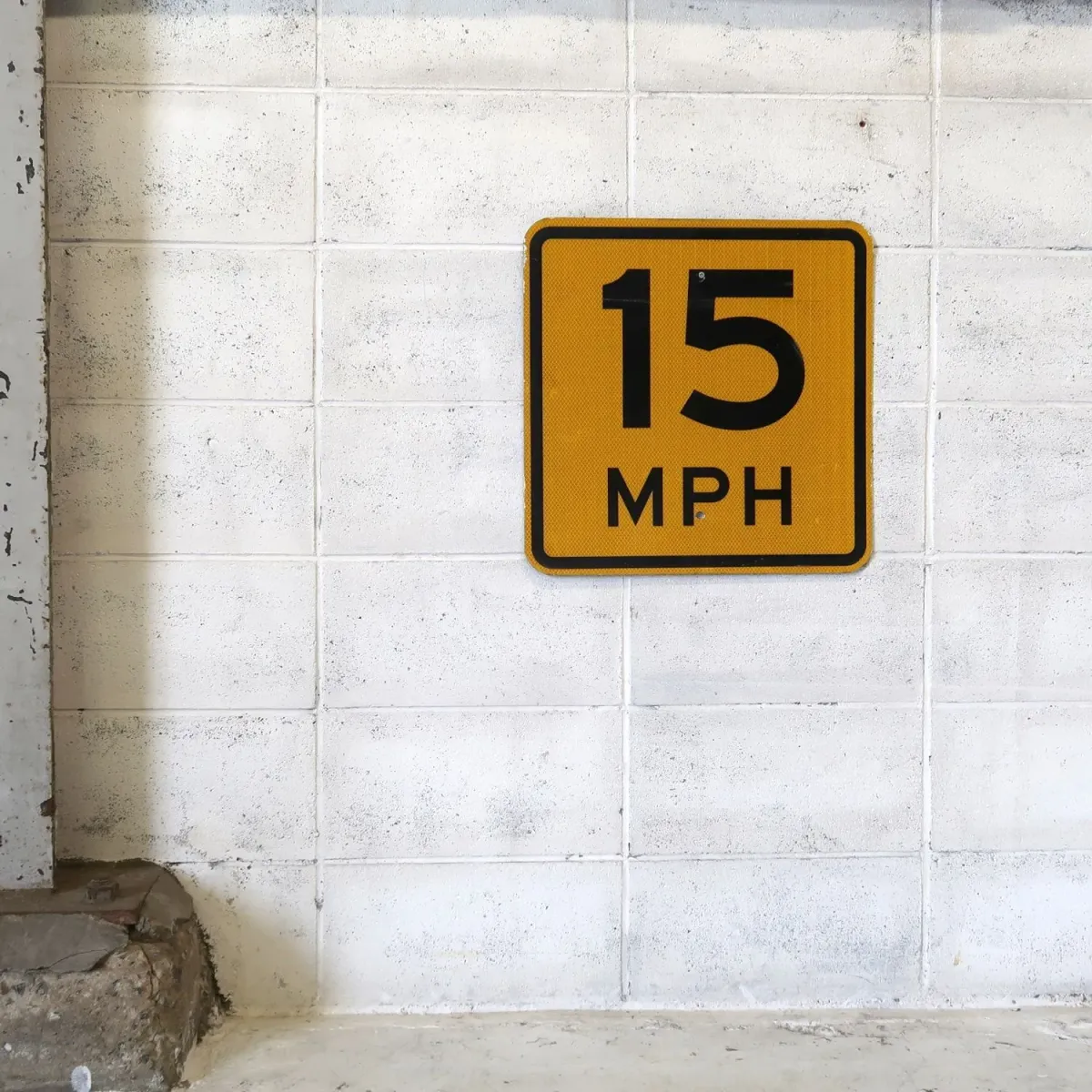 ロードサイン 15MPH