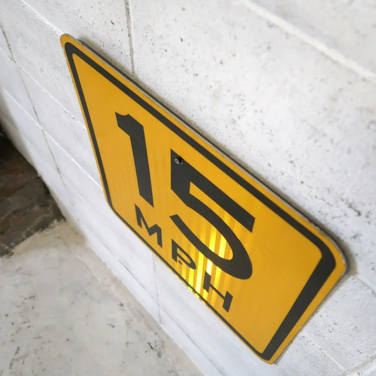 ロードサイン 15MPH