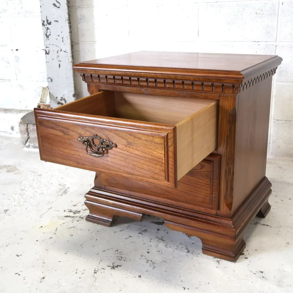 アンティーク ナイトスタンド