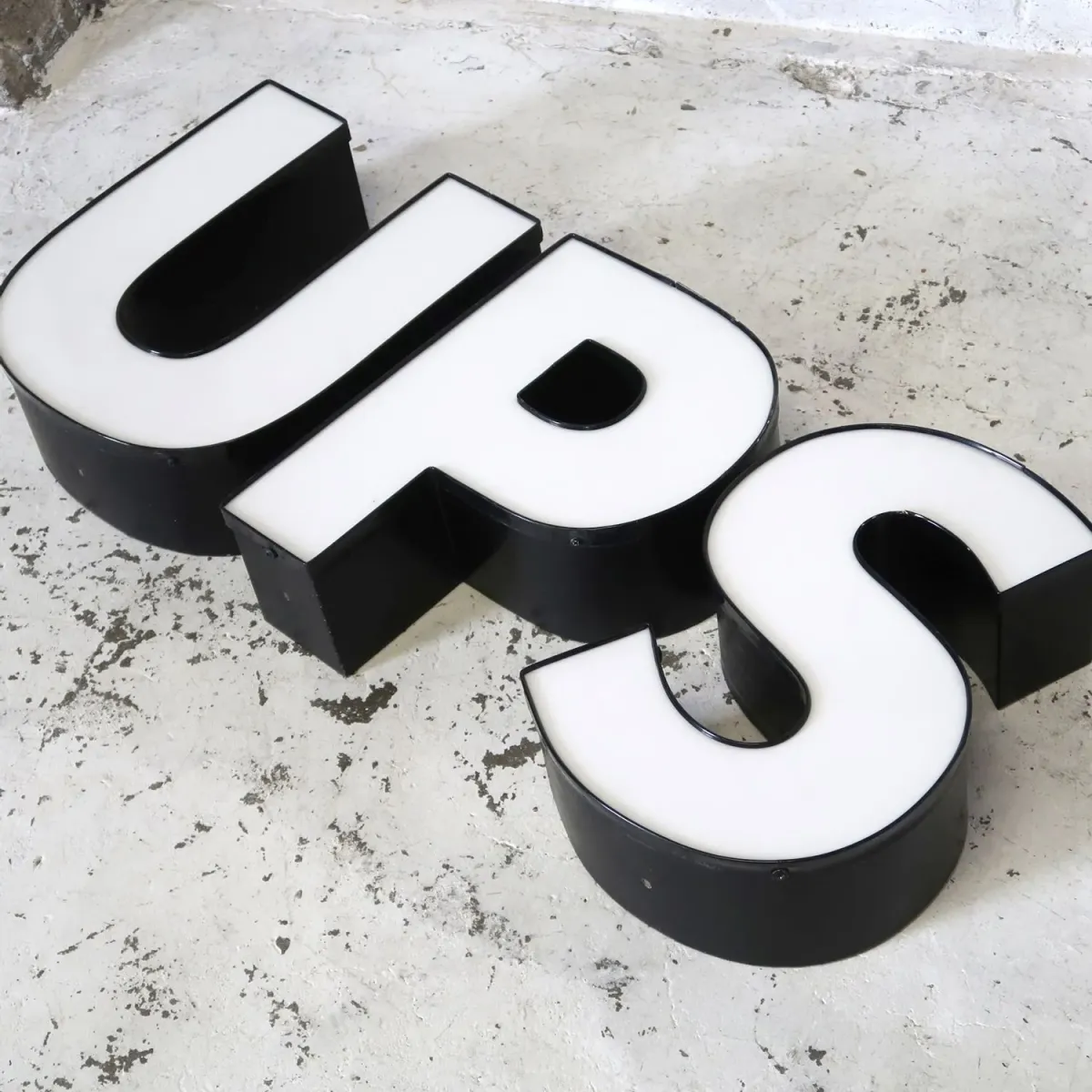 ビンテージ レターサイン U