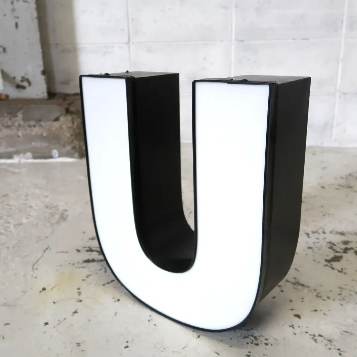 ビンテージ レターサイン U