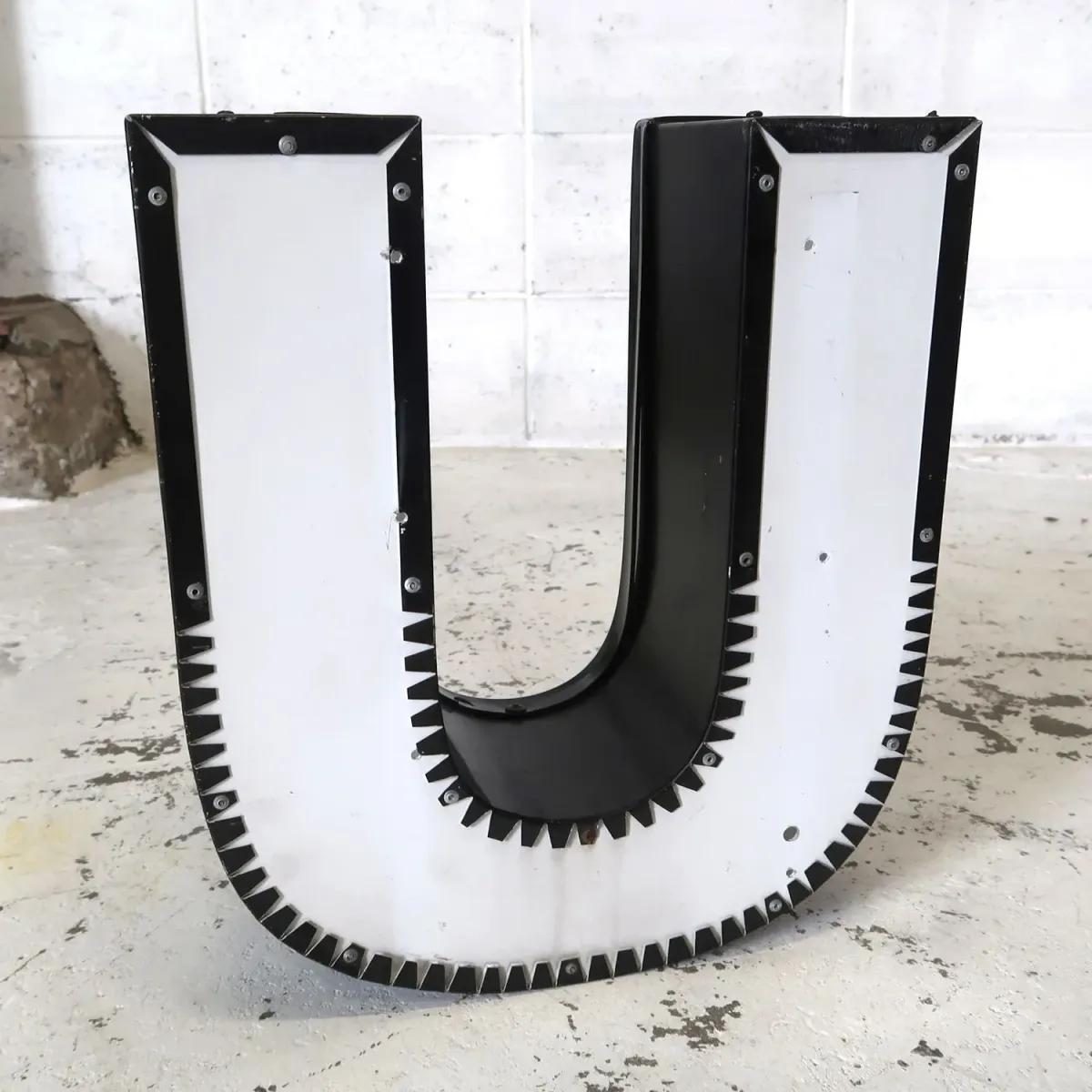 ビンテージ レターサイン U