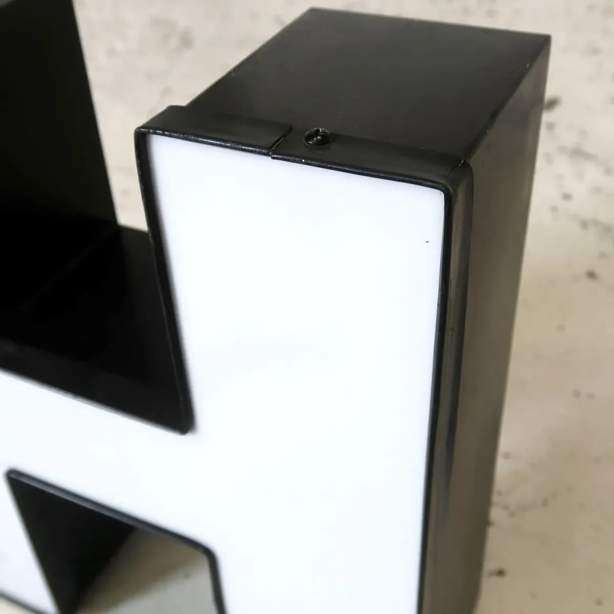 ビンテージ レターサイン H