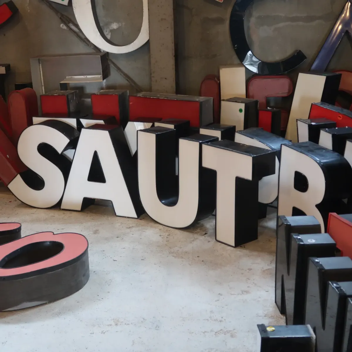 ビンテージ レターサイン E