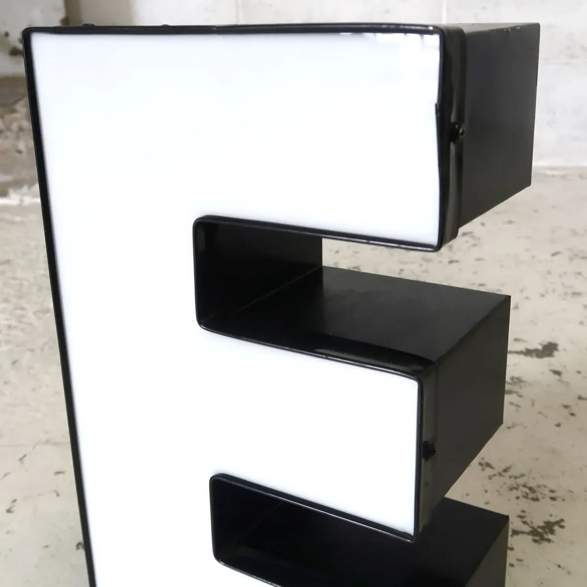 ビンテージ レターサイン E