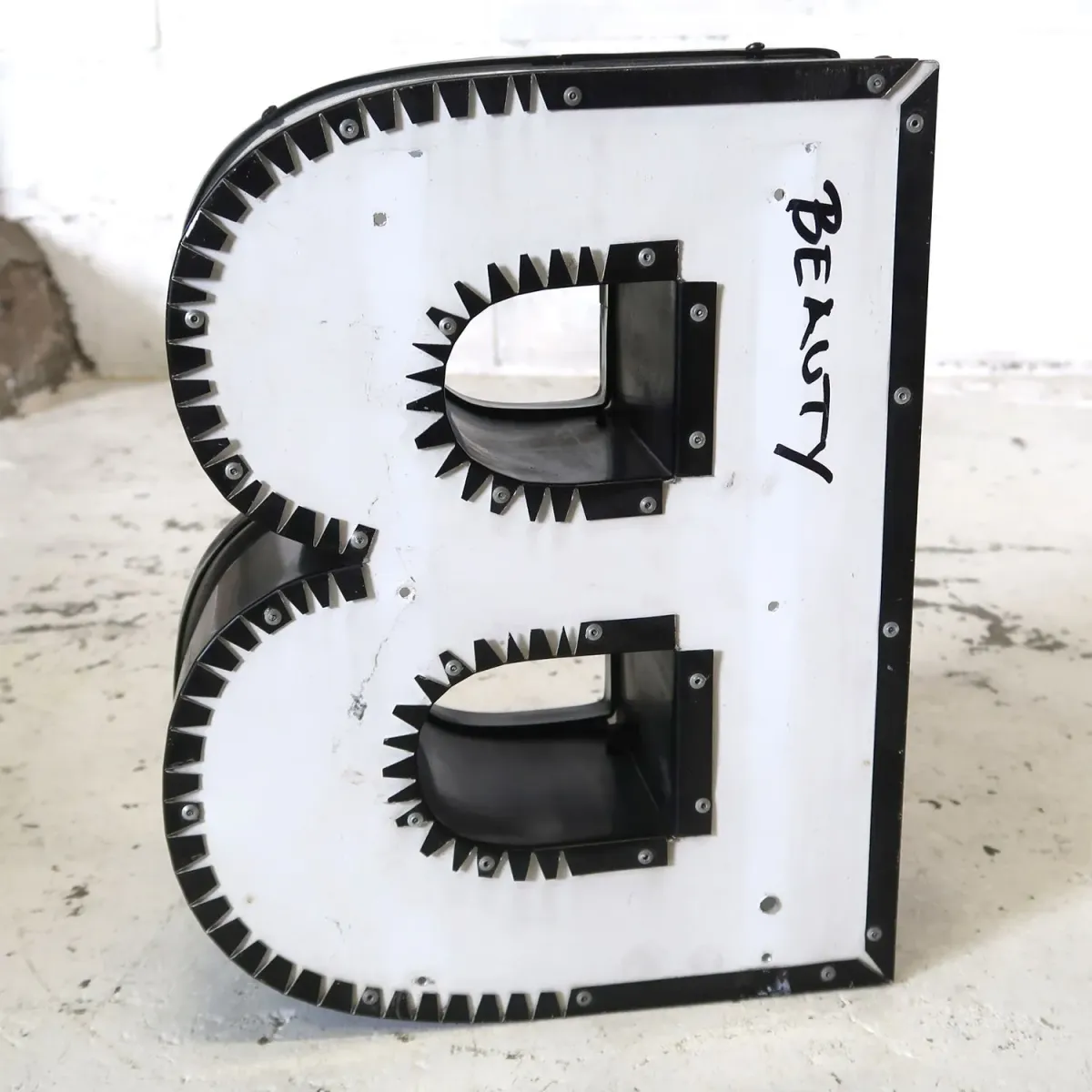 ビンテージ レターサイン B