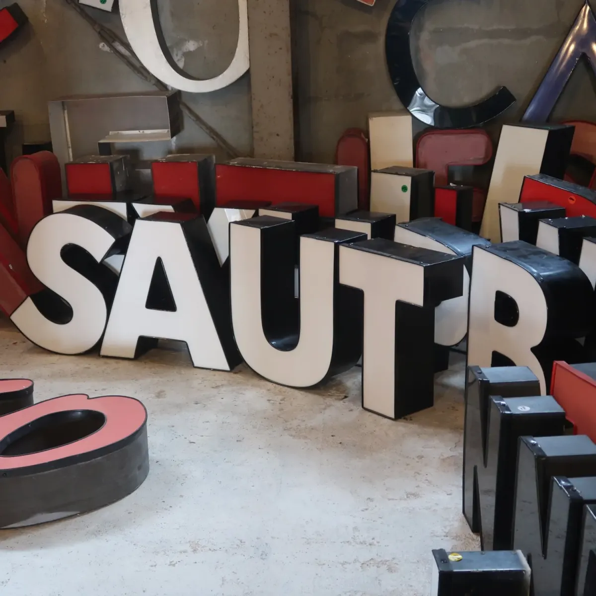 ビンテージ レターサイン P