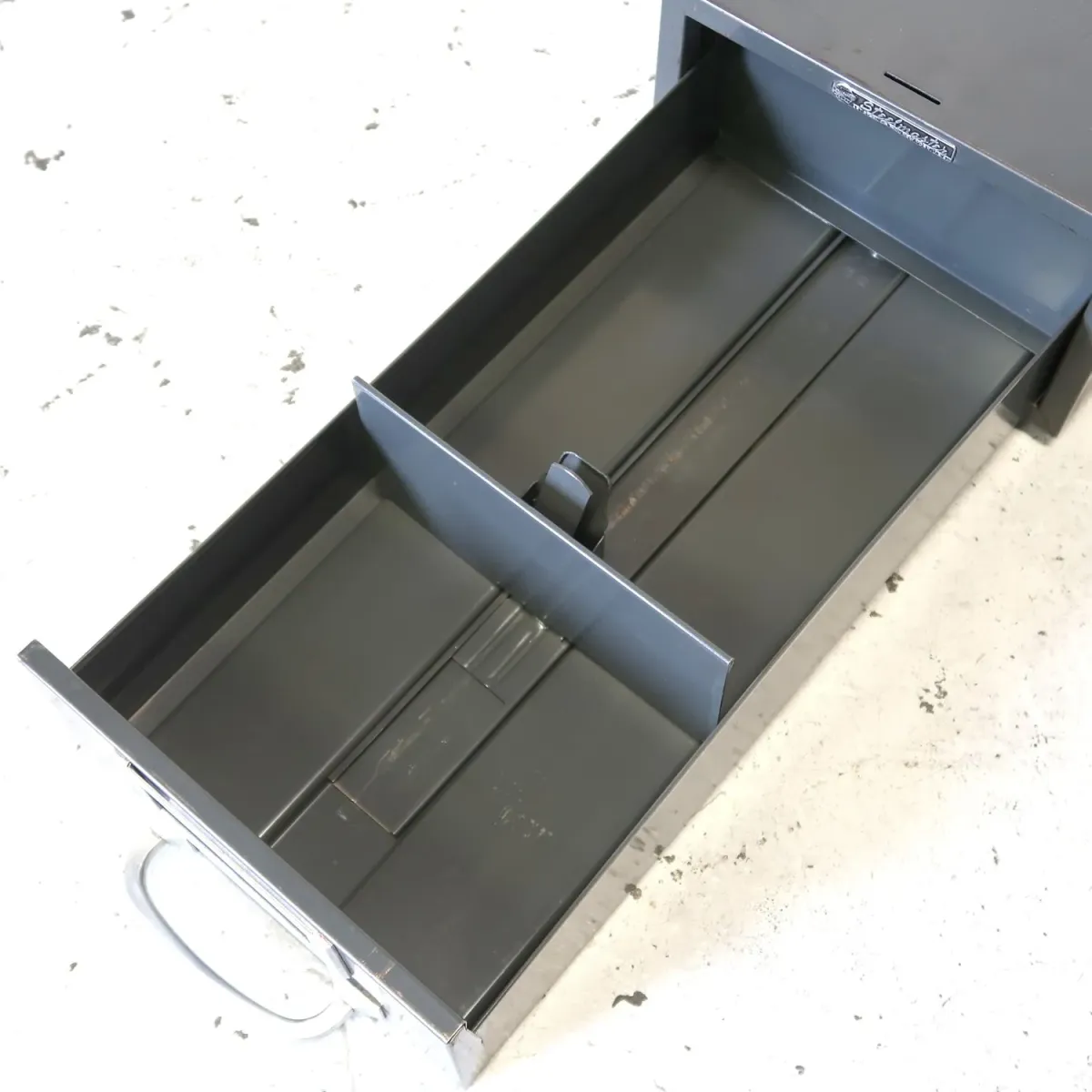 Steel master ビンテージ メタルキャビネット