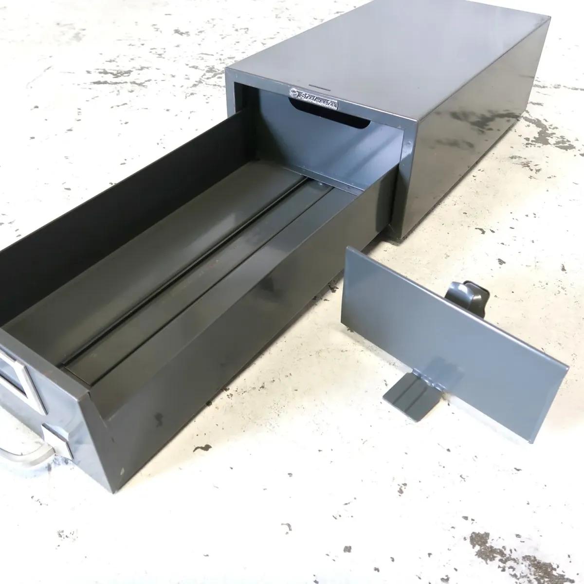 Steel master ビンテージ メタルキャビネット