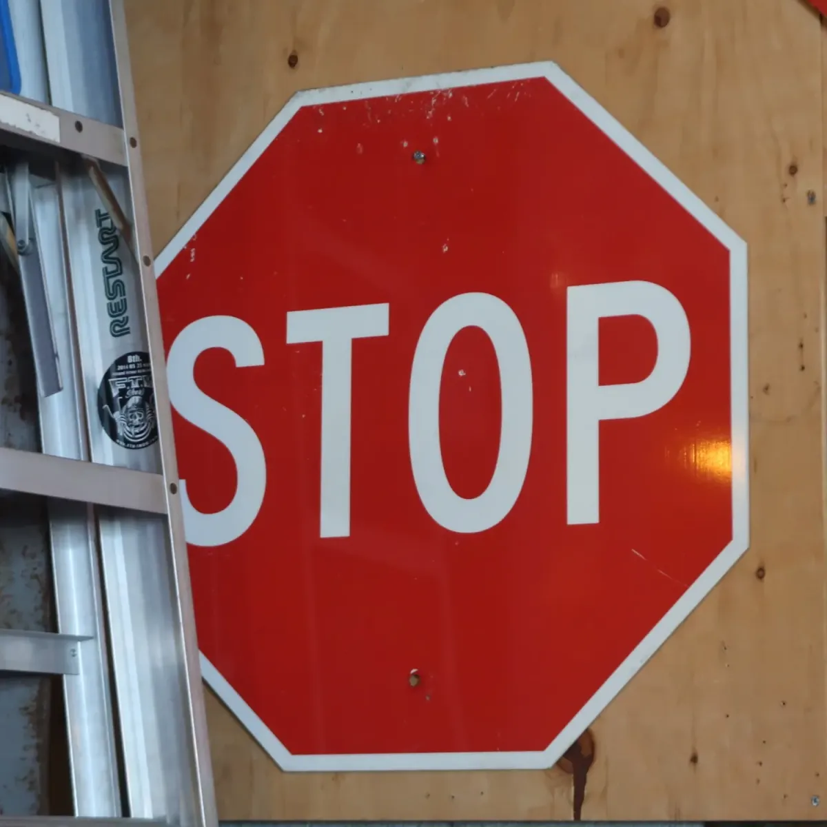 STOP ロードサイン