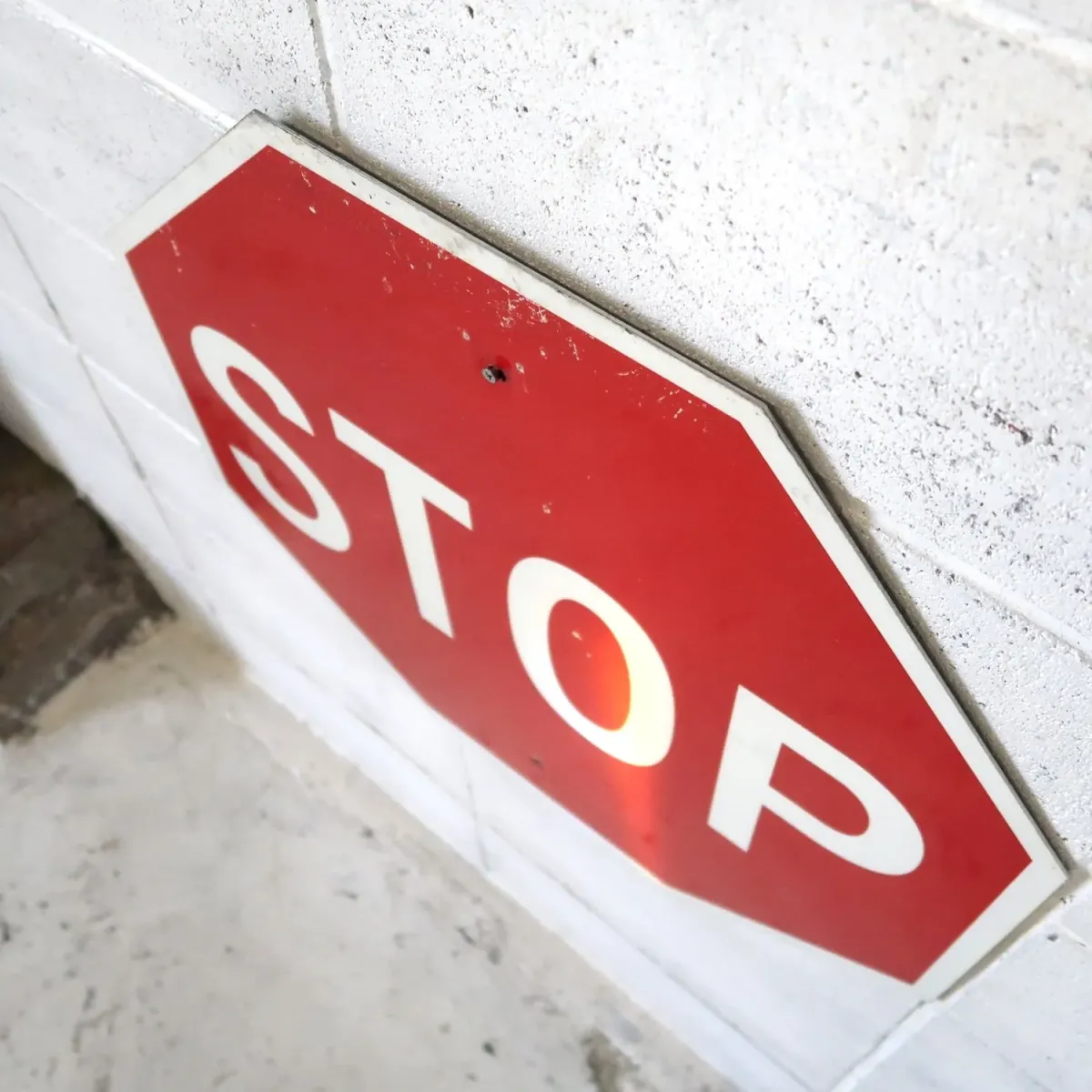 STOP ロードサイン