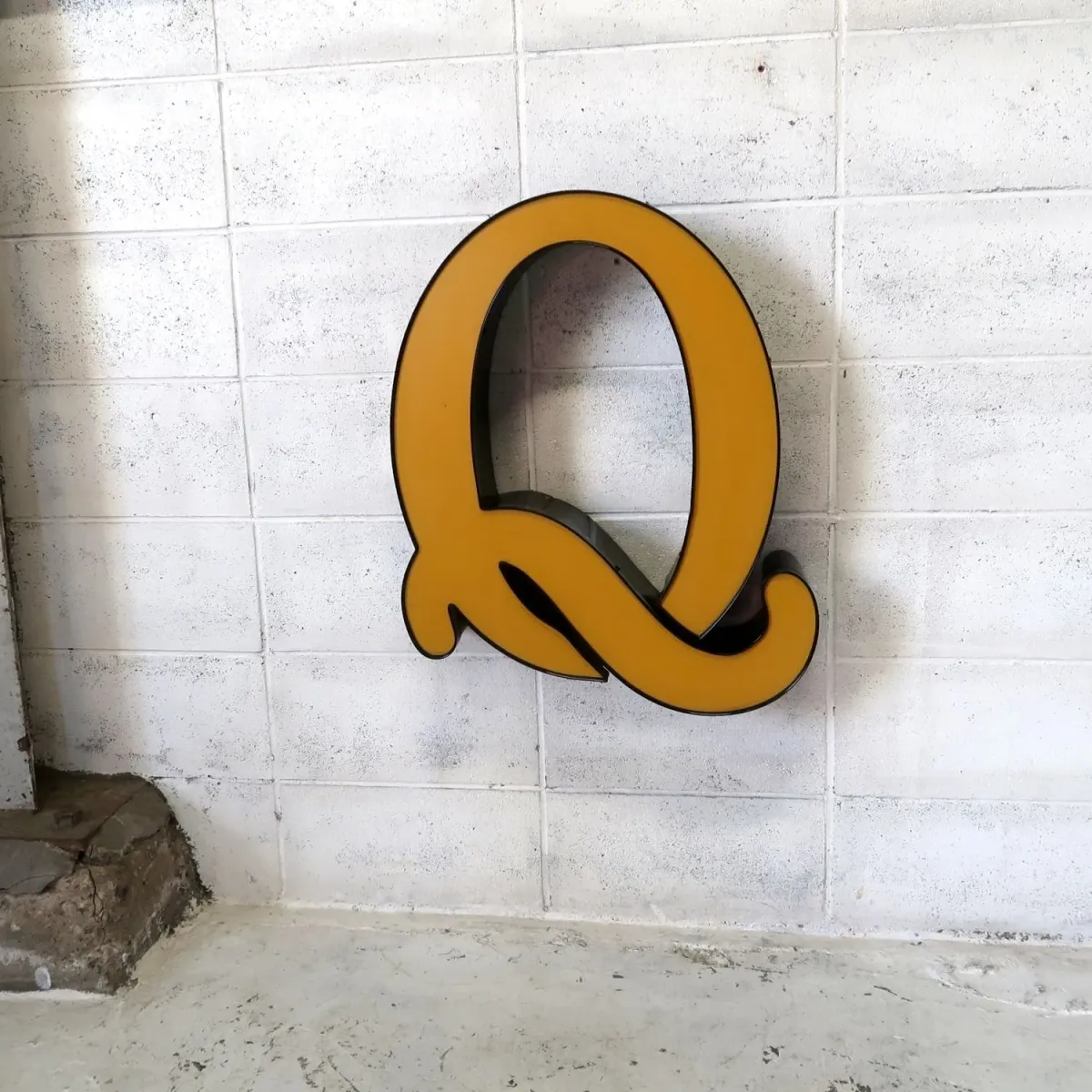 ビンテージ レターサイン 大型 Q