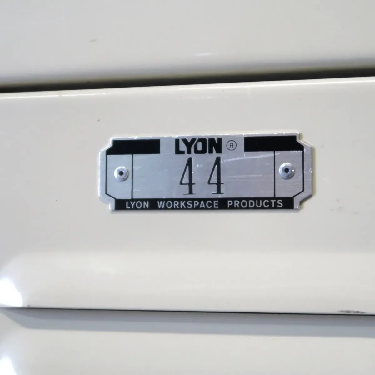 LYON メタルロッカー