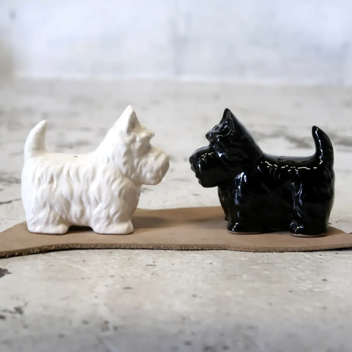 BLACK & WHITE ビンテージ ソルト&ペッパー 2個セット