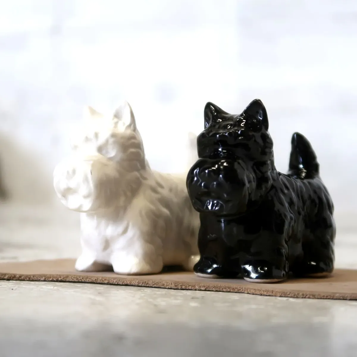 BLACK & WHITE ビンテージ ソルト&ペッパー 2個セット