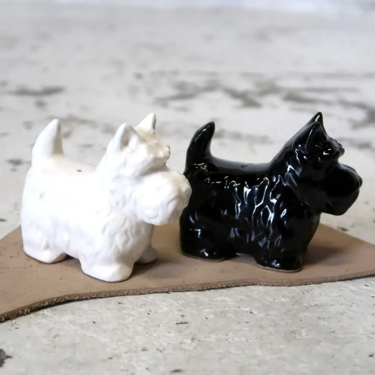 BLACK & WHITE ビンテージ ソルト&ペッパー 2個セット