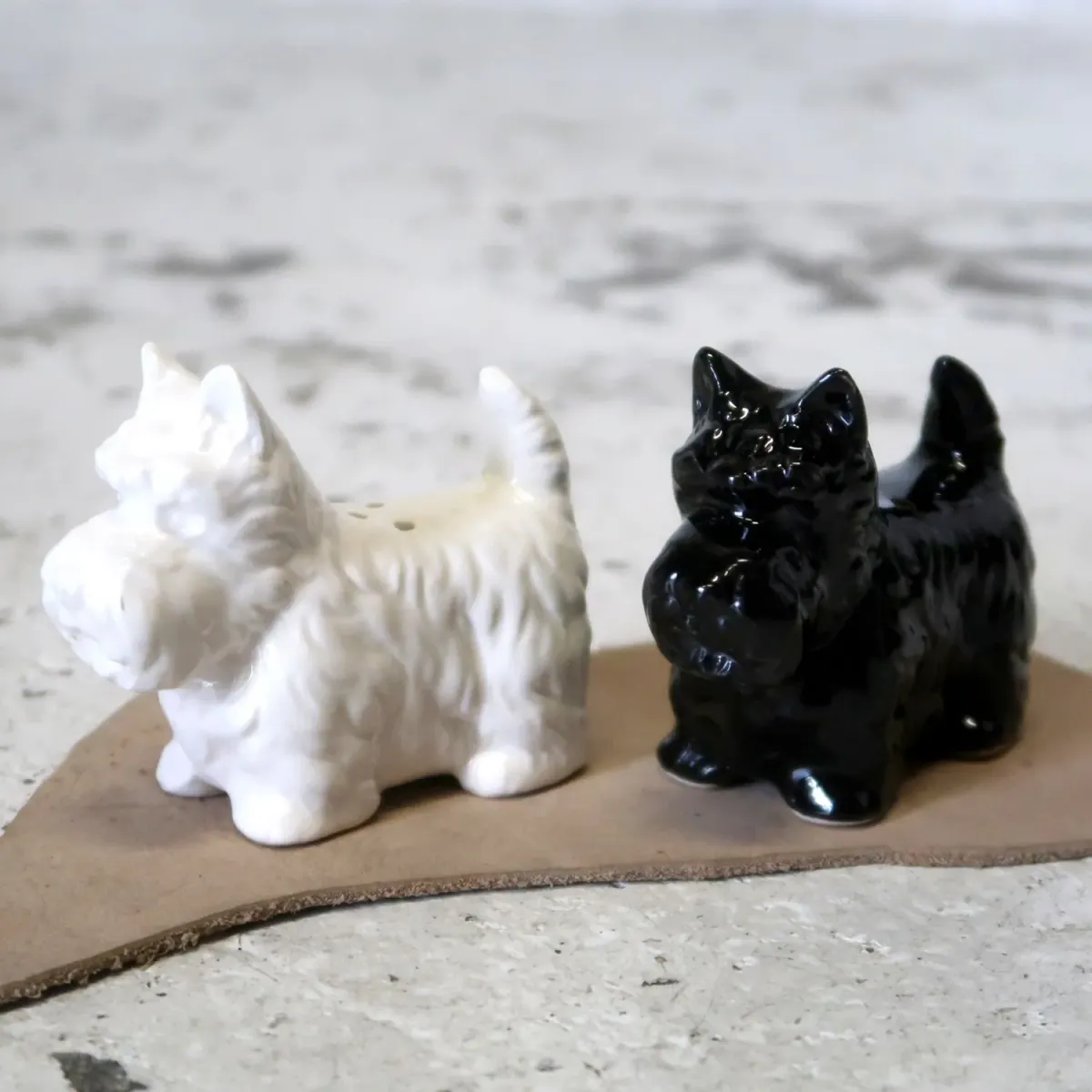 BLACK & WHITE ビンテージ ソルト&ペッパー 2個セット