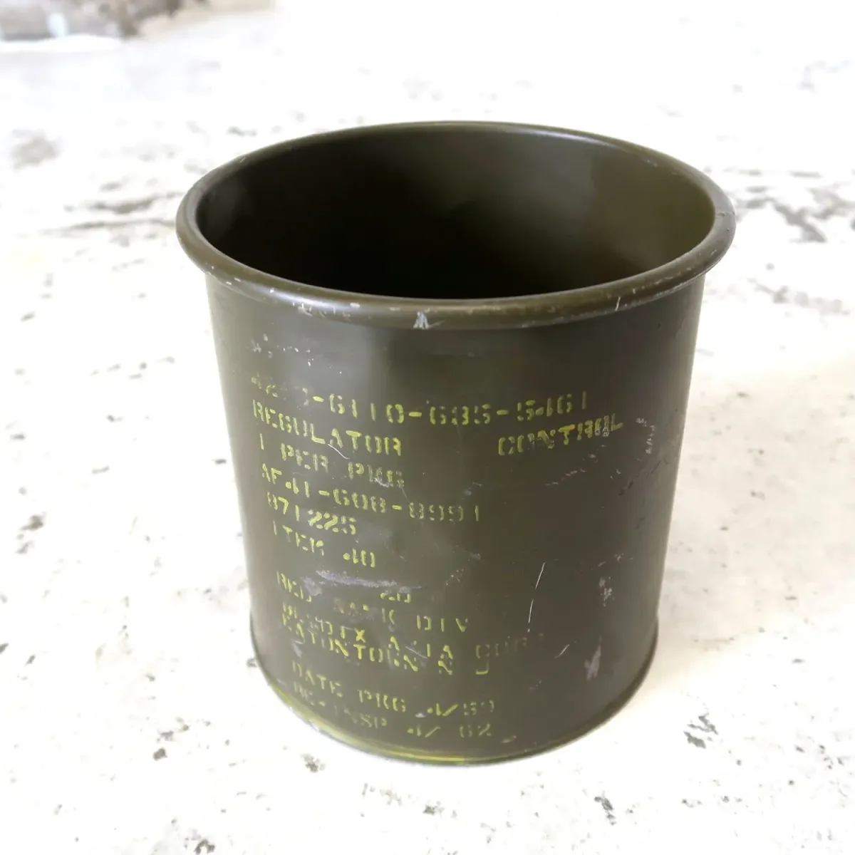 ビンテージ ミリタリー メタル缶