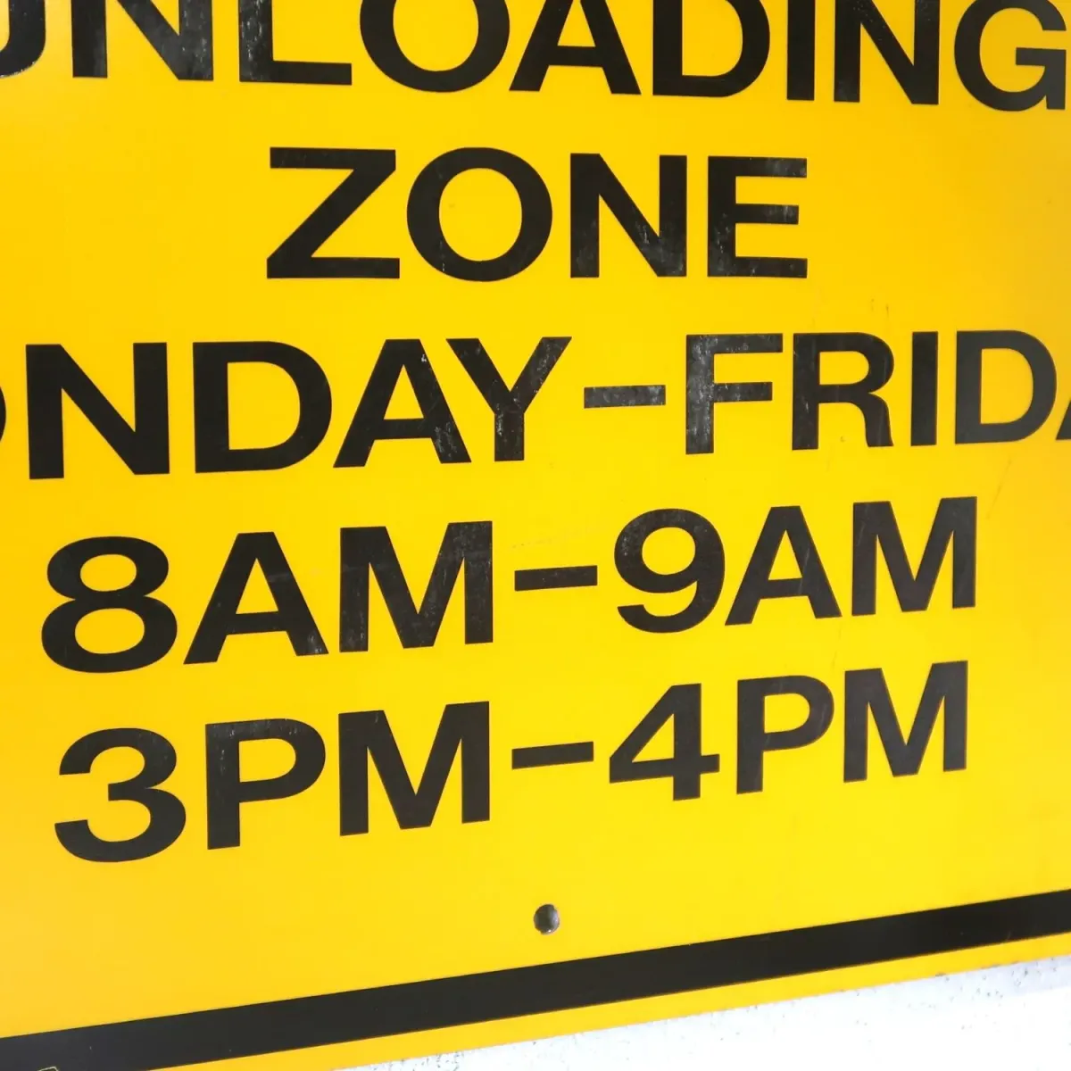 STUDENT UNLOADING ZONE ロードサイン