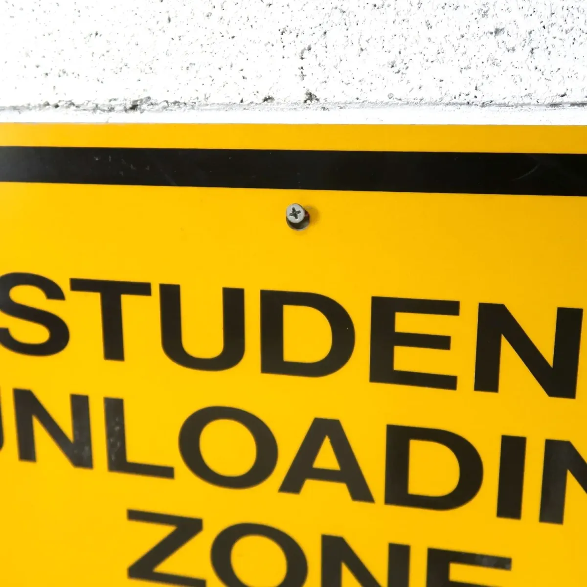STUDENT UNLOADING ZONE ロードサイン