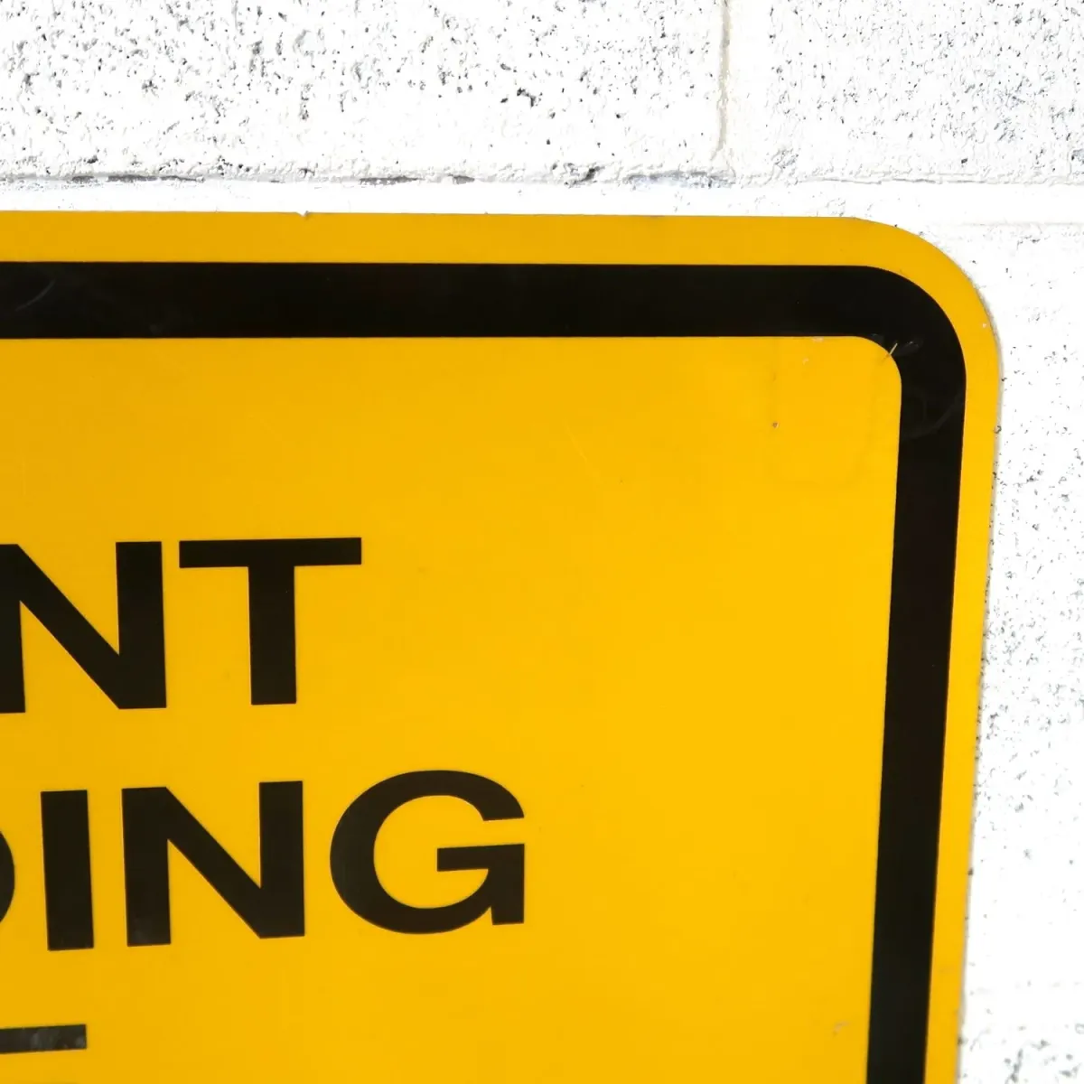 STUDENT UNLOADING ZONE ロードサイン