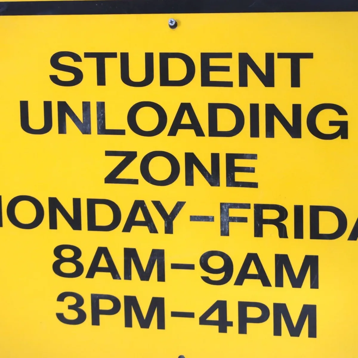 STUDENT UNLOADING ZONE ロードサイン