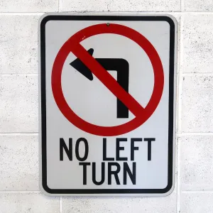 NO LEFT TURN ロードサイン