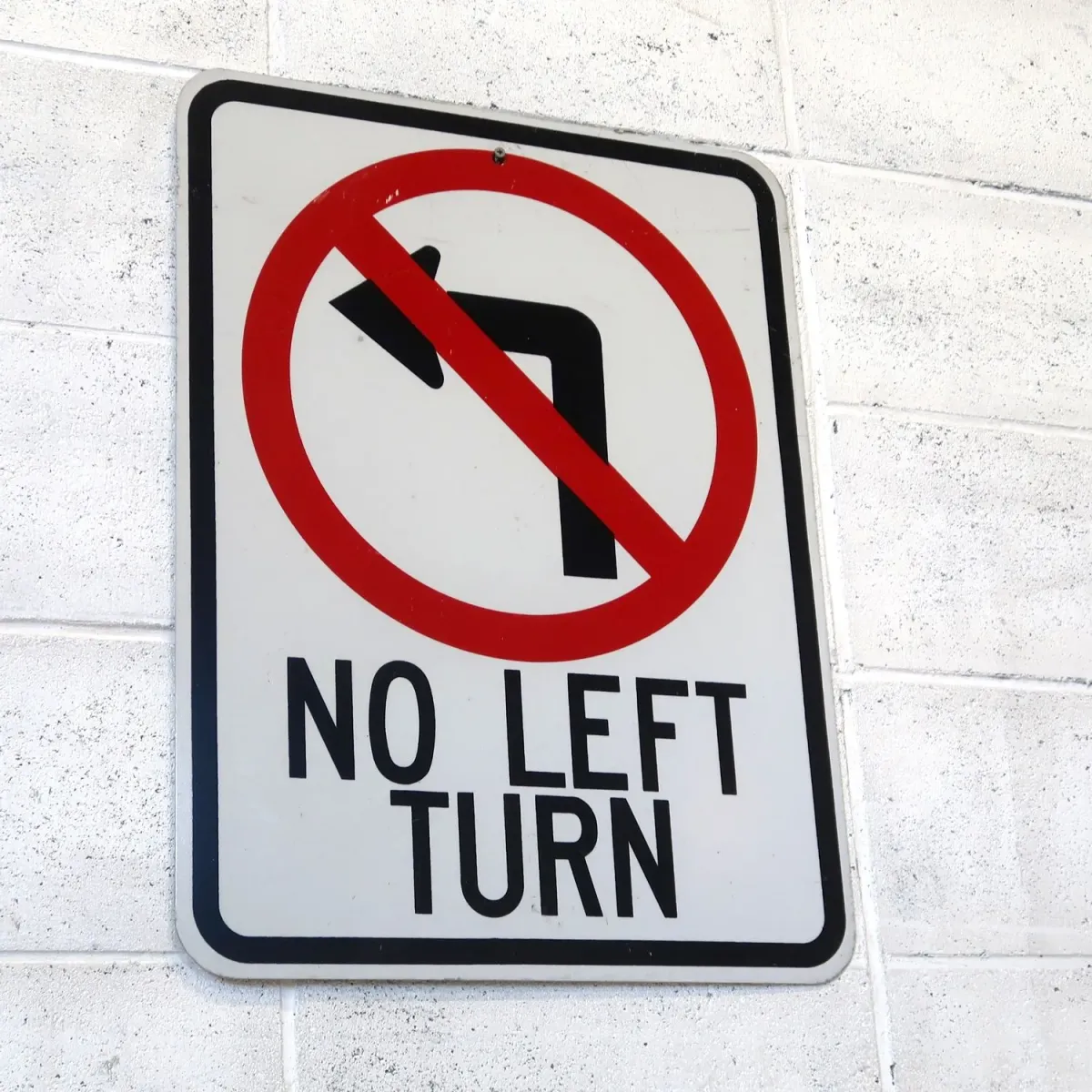 NO LEFT TURN ロードサイン