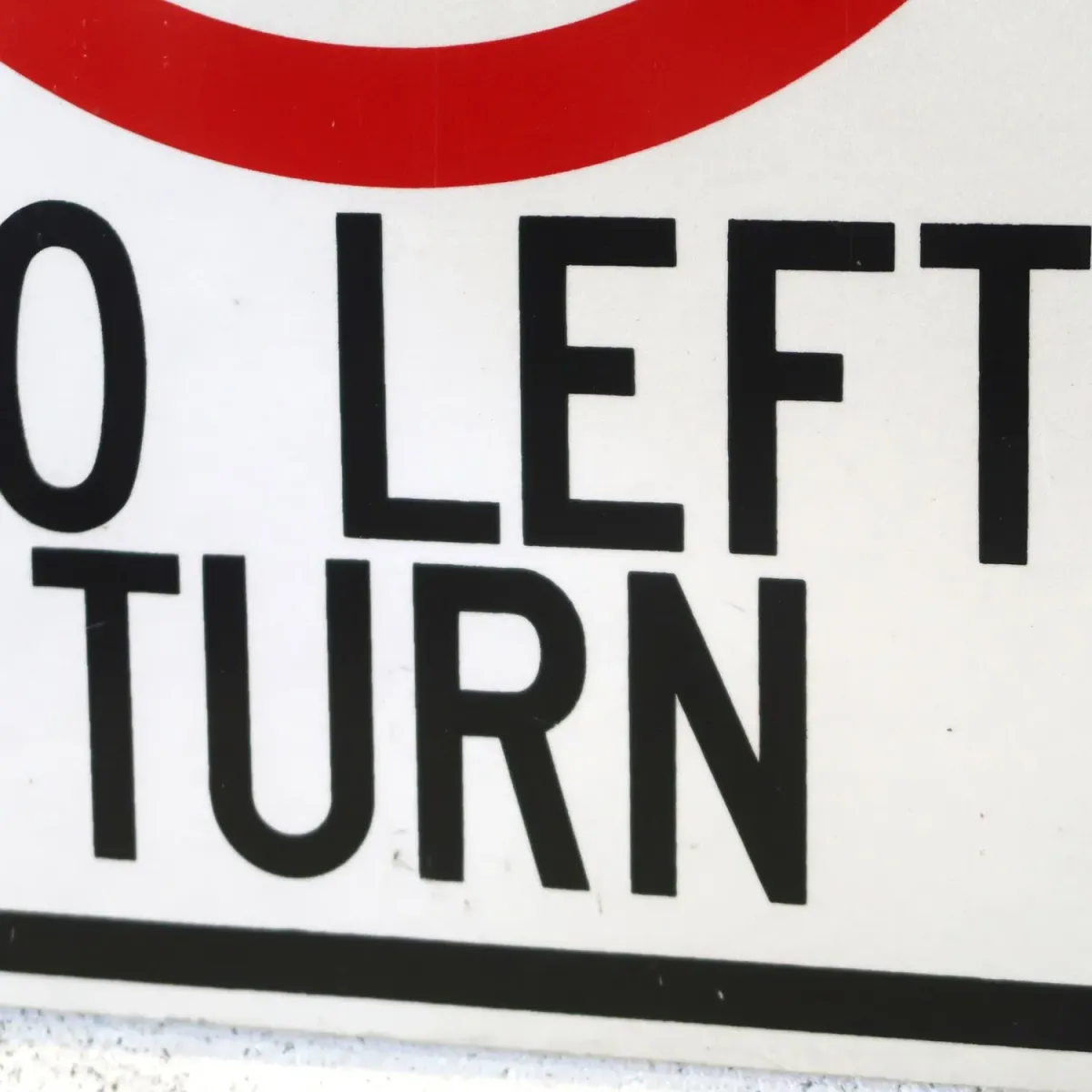 NO LEFT TURN ロードサイン